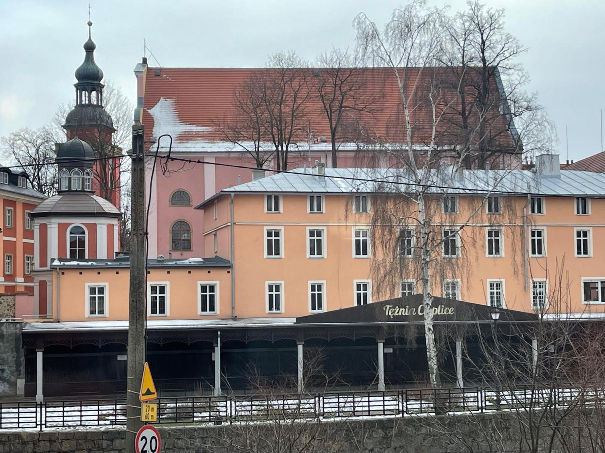 Apartament Przy Cieplickich Tezniach Jelenia Góra Exterior foto
